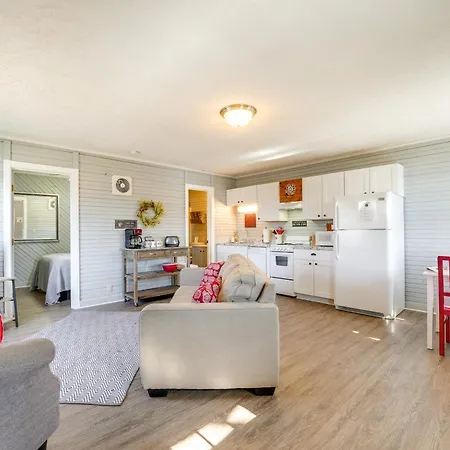 Lake Views And On-Site Hiking Cape Fair Cottage